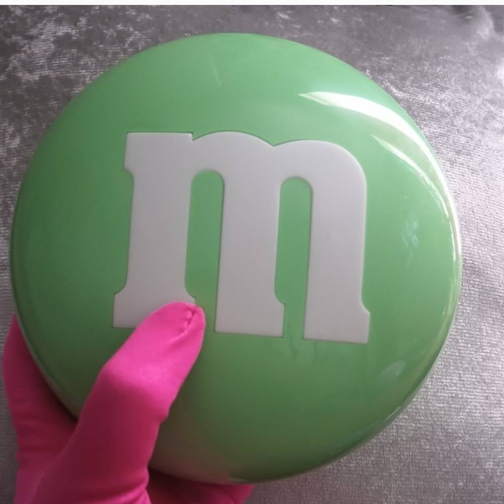 M&m clutch green 🍏🍏🍏🍏